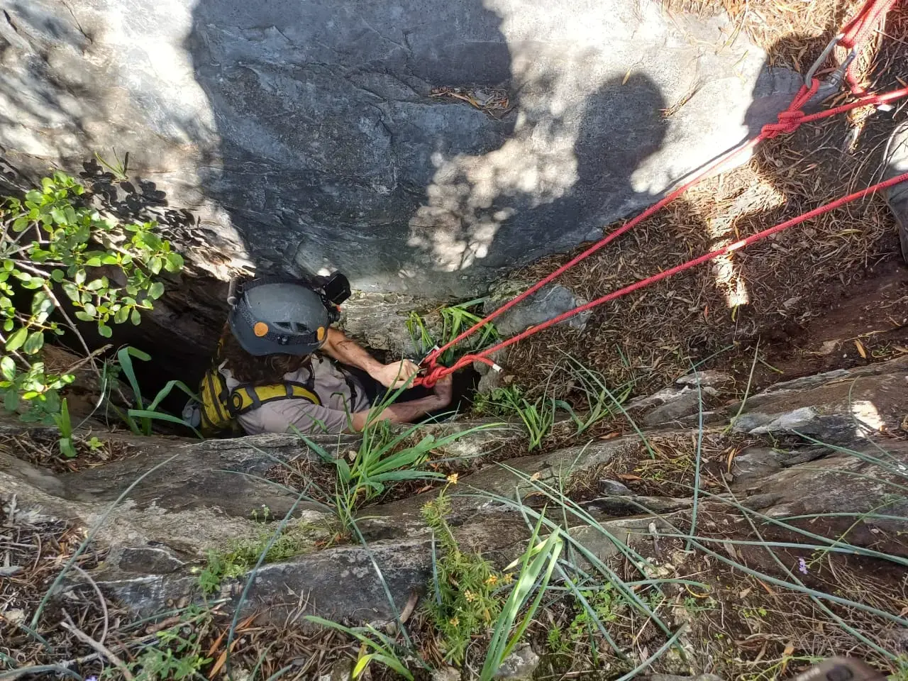Joshua van Coller dropping into Tripot Cave